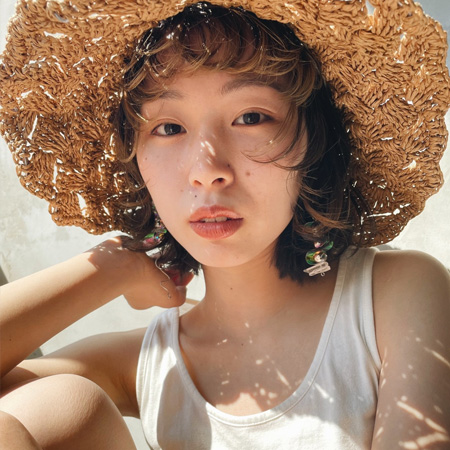 regalo（レガロ）とは、イタリア語で、「贈り物」の意味を持ちます。regaloは関わるすべての人に美しく生きる力をお贈りします。